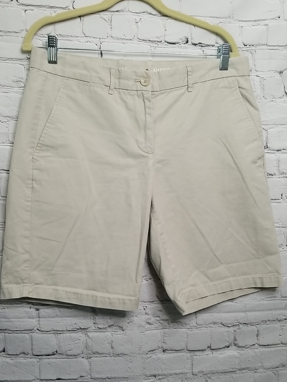 GAP womens shorts size 6 "Boyfriend Rollup" style. EUC - Picture 1 of 4